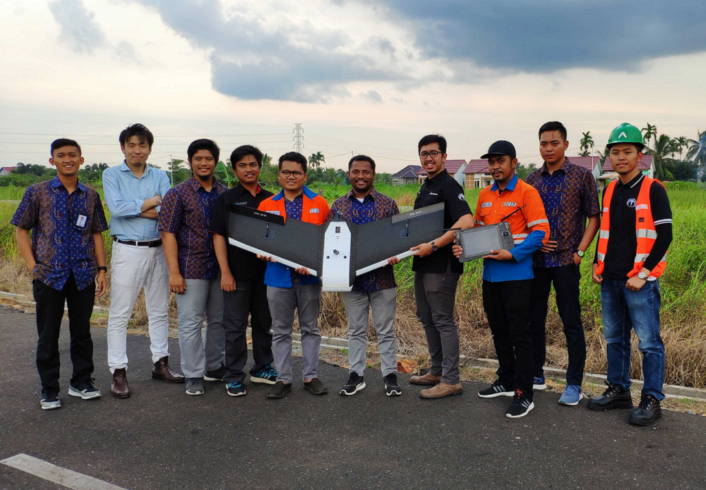 Tim Terra Drone Indonesia bersama tim PLN  