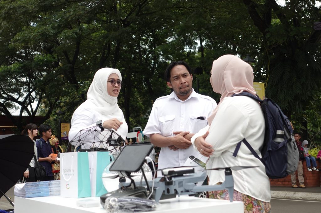 Tim Terra Drone Indonesia memaparkan pemanfaatan drone untuk meningkatkan keselamatan bandara